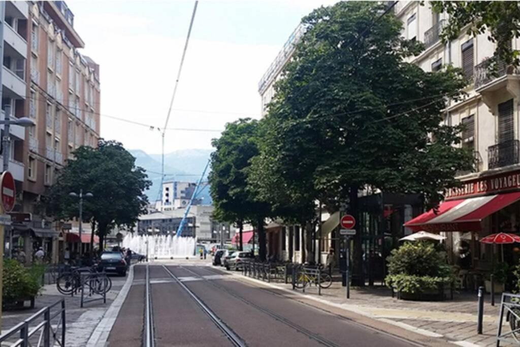 Joli 2 Pieces En Centre Ville , Gare A 50 Metres Grenoble Bagian luar foto